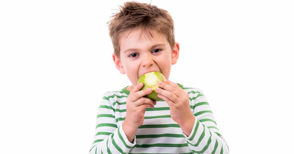 Pour les enfants préférer le fruit à son jus