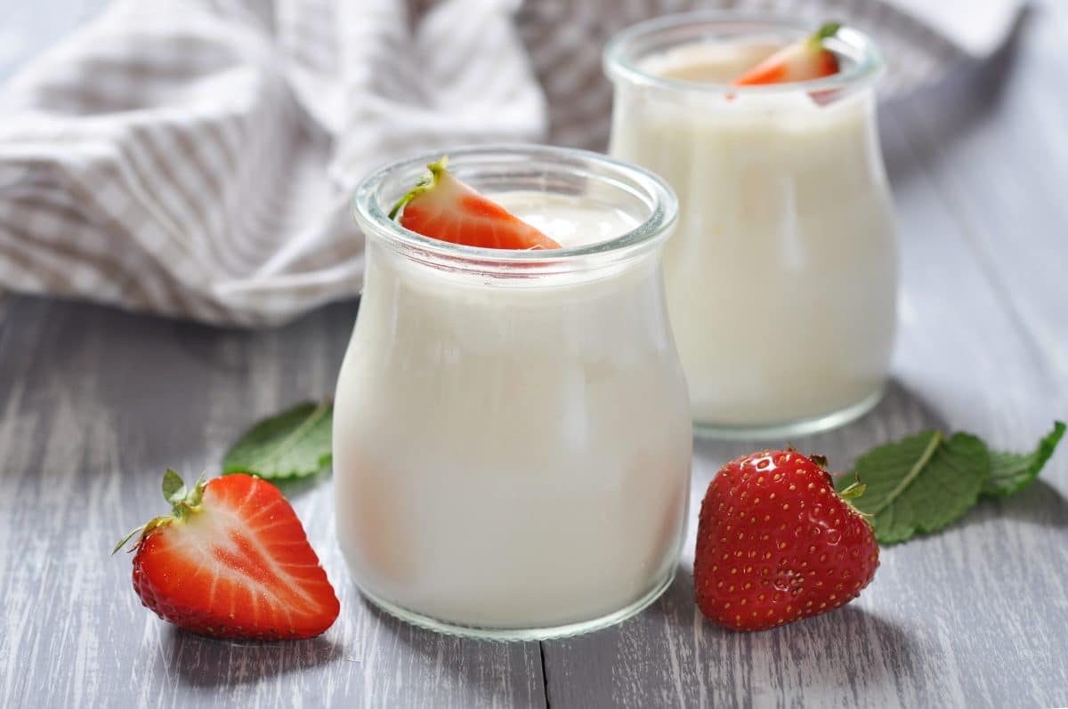 Alimentation équilibrée, consommation de yaourts et activité physique pour limiter la prise de poids autour de la ménopause